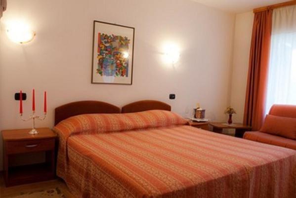 Hotel Makin Novigrad  ภายนอก รูปภาพ