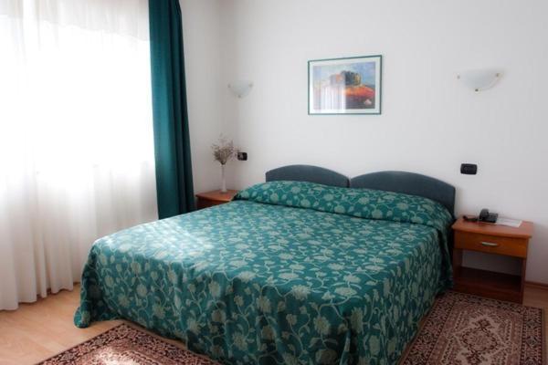 Hotel Makin Novigrad  ภายนอก รูปภาพ