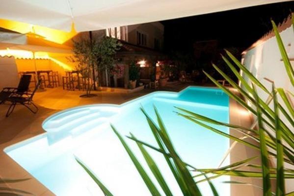 Hotel Makin Novigrad  ภายนอก รูปภาพ