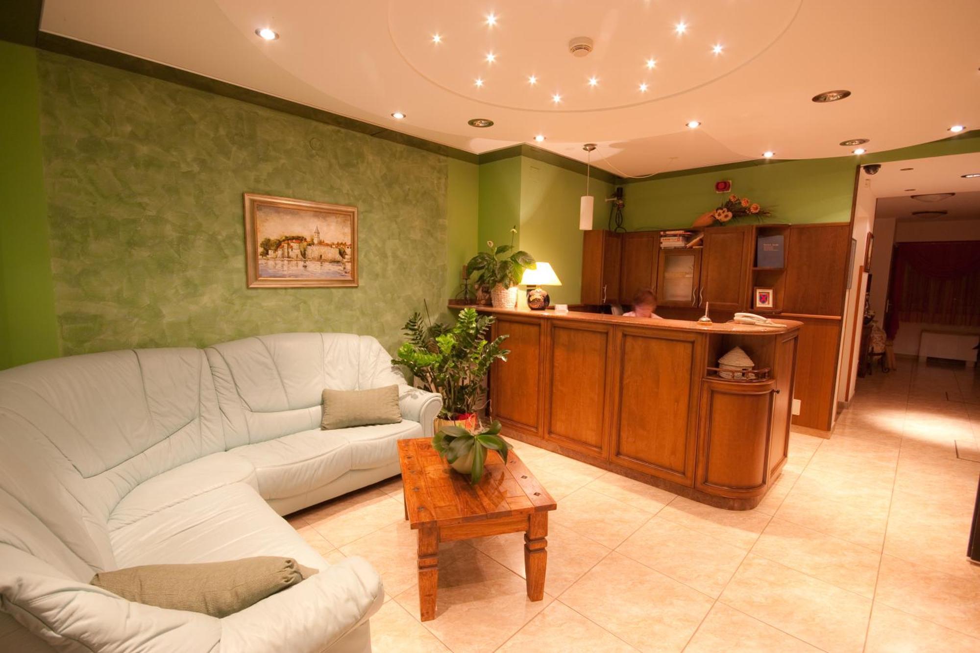 Hotel Makin Novigrad  ภายนอก รูปภาพ