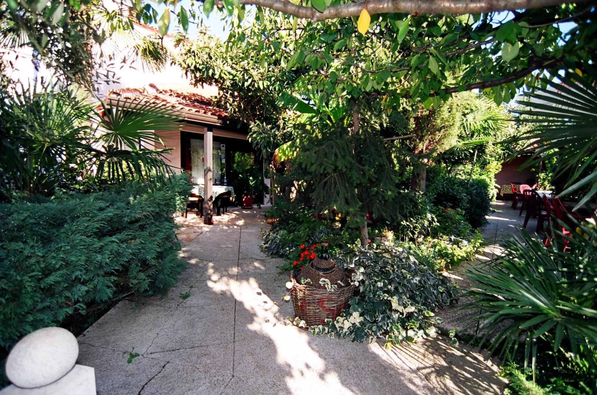 Hotel Makin Novigrad  ภายนอก รูปภาพ
