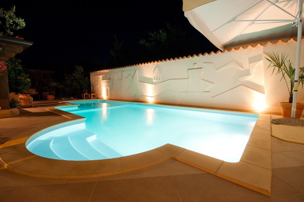 Hotel Makin Novigrad  ภายนอก รูปภาพ